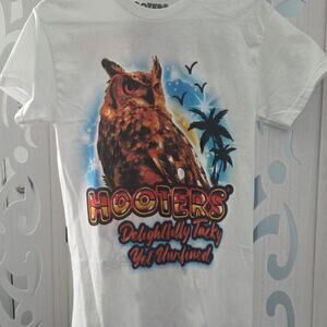 Hooters Clearwater Florida T Shirt Small White Ripple Junction Spencers NWOT